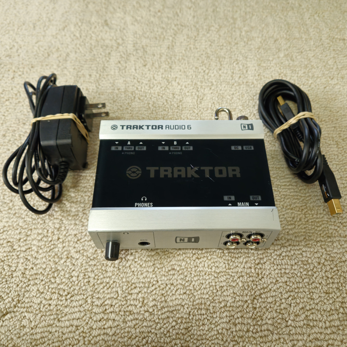 Native Instruments Traktor Audio 6 Scratch A6 DJ USB Audio Interface