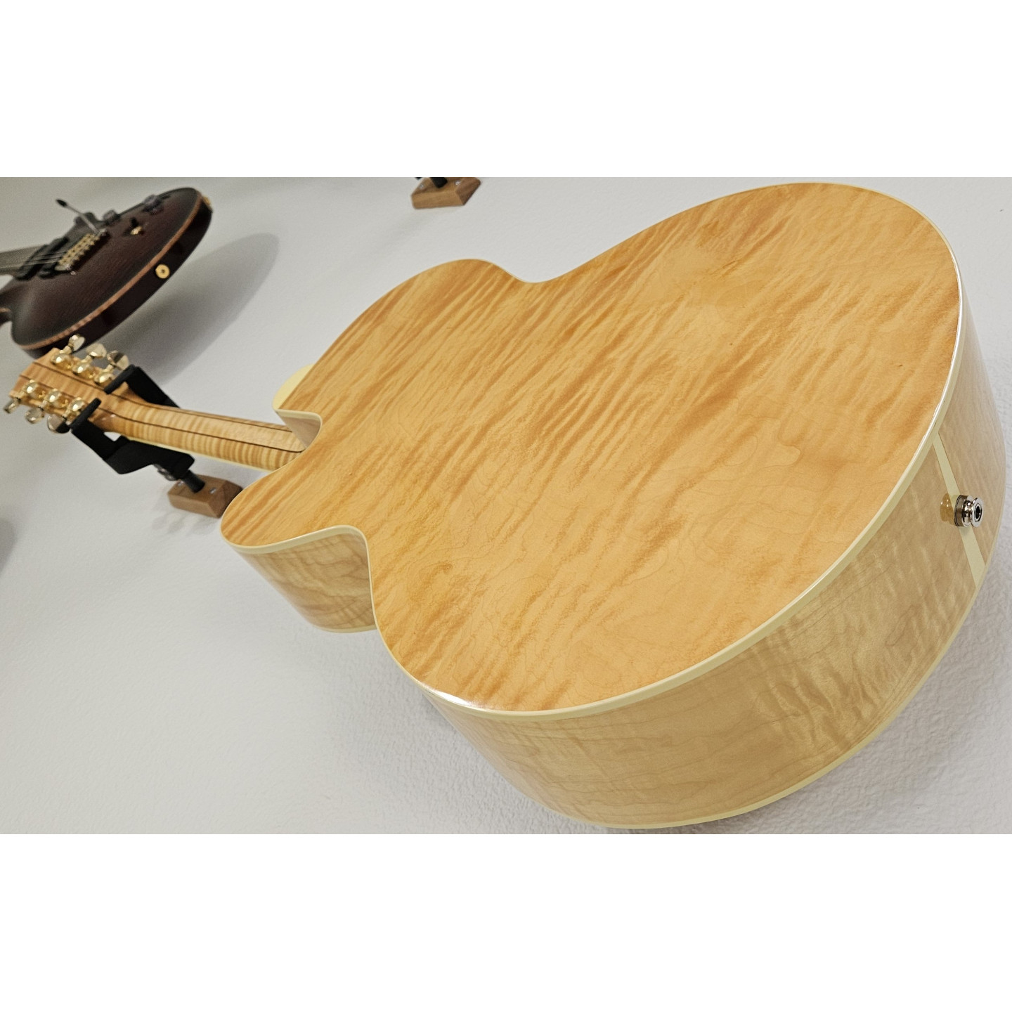 2000 Gibson J-185 EC Antique Natural Jumbo Acoustic-Electric Guitar
