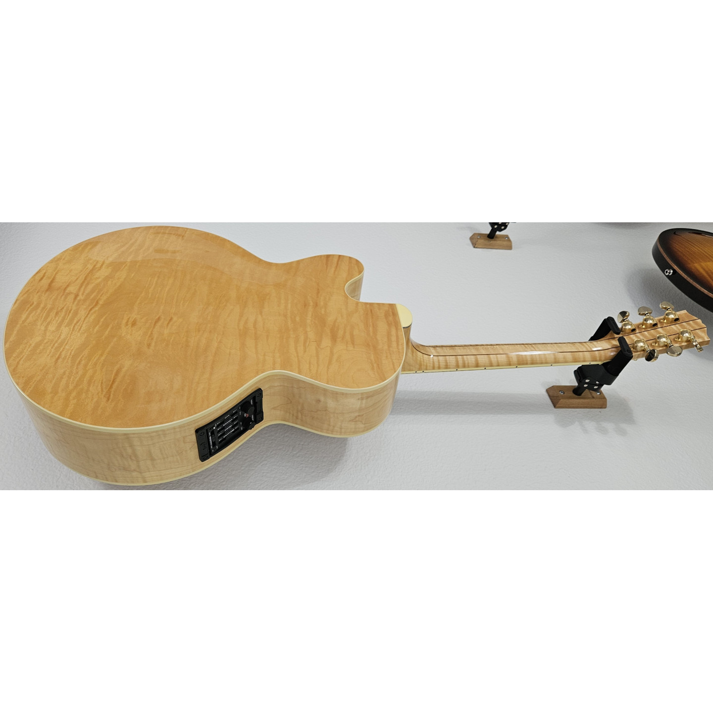 2000 Gibson J-185 EC Antique Natural Jumbo Acoustic-Electric Guitar
