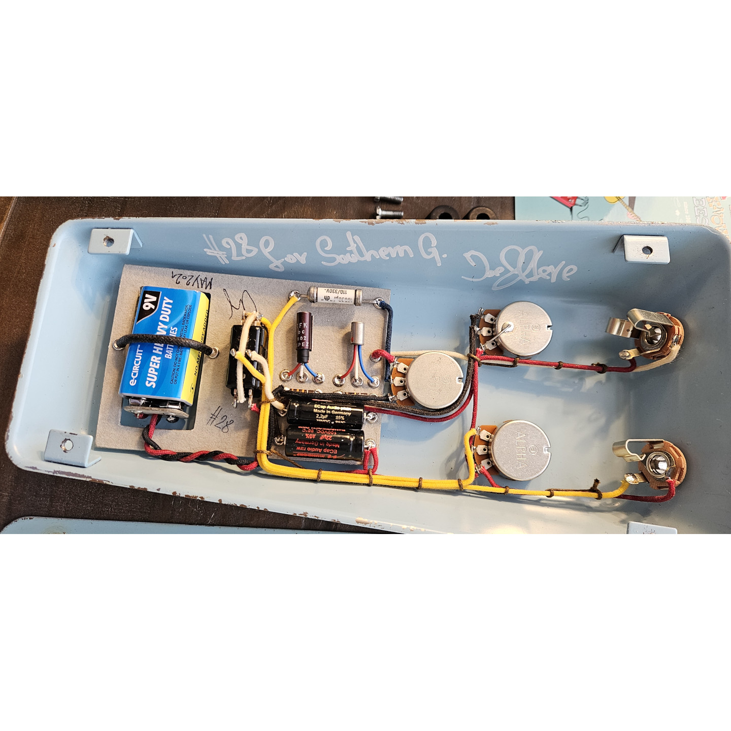Isle of Tone Luxe '66 Fuzz Face Vintage Handwired Boutique Relic Electric Guitar Effects Pedal