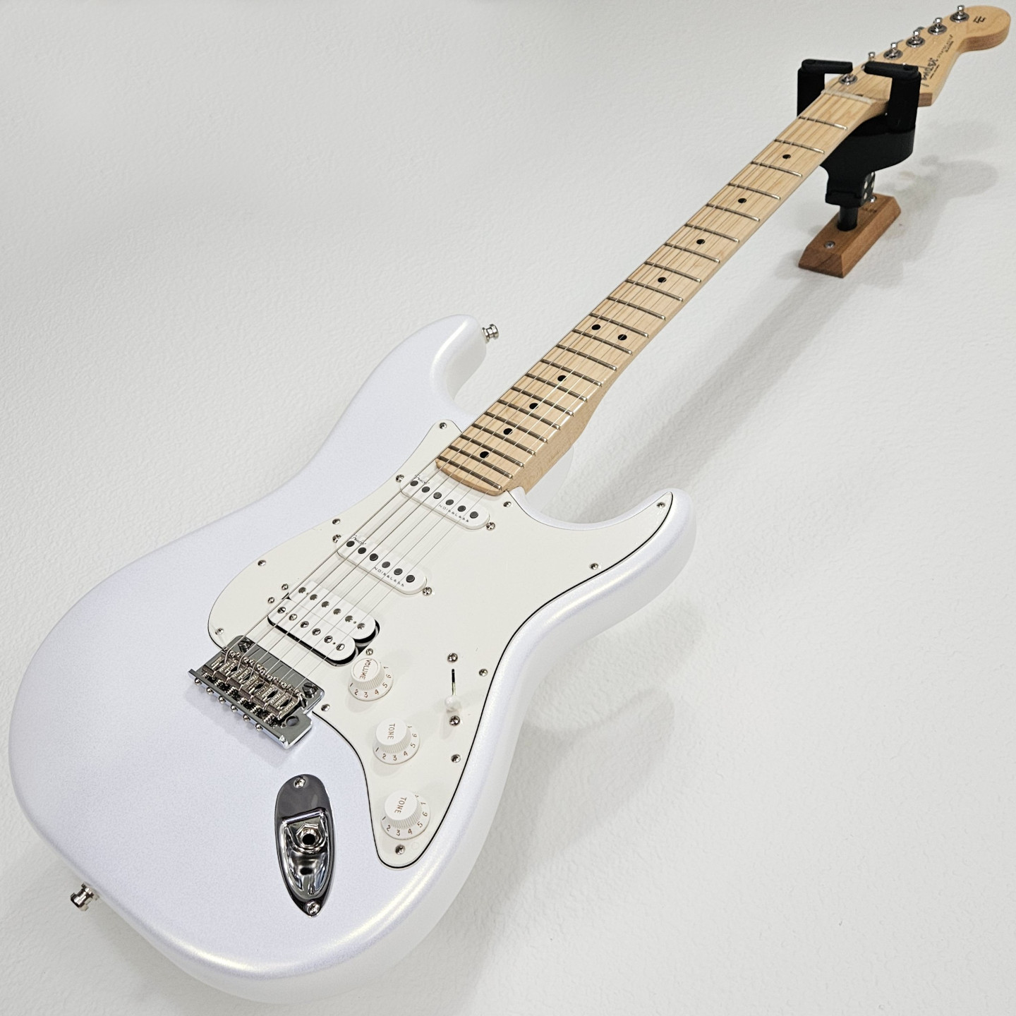 2023 Fender Juanes American Ultra Stratocaster Maple Fingerboard Luna White Electric Guitar