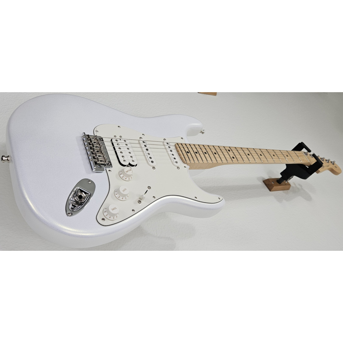 2023 Fender Juanes American Ultra Stratocaster Maple Fingerboard Luna White Electric Guitar