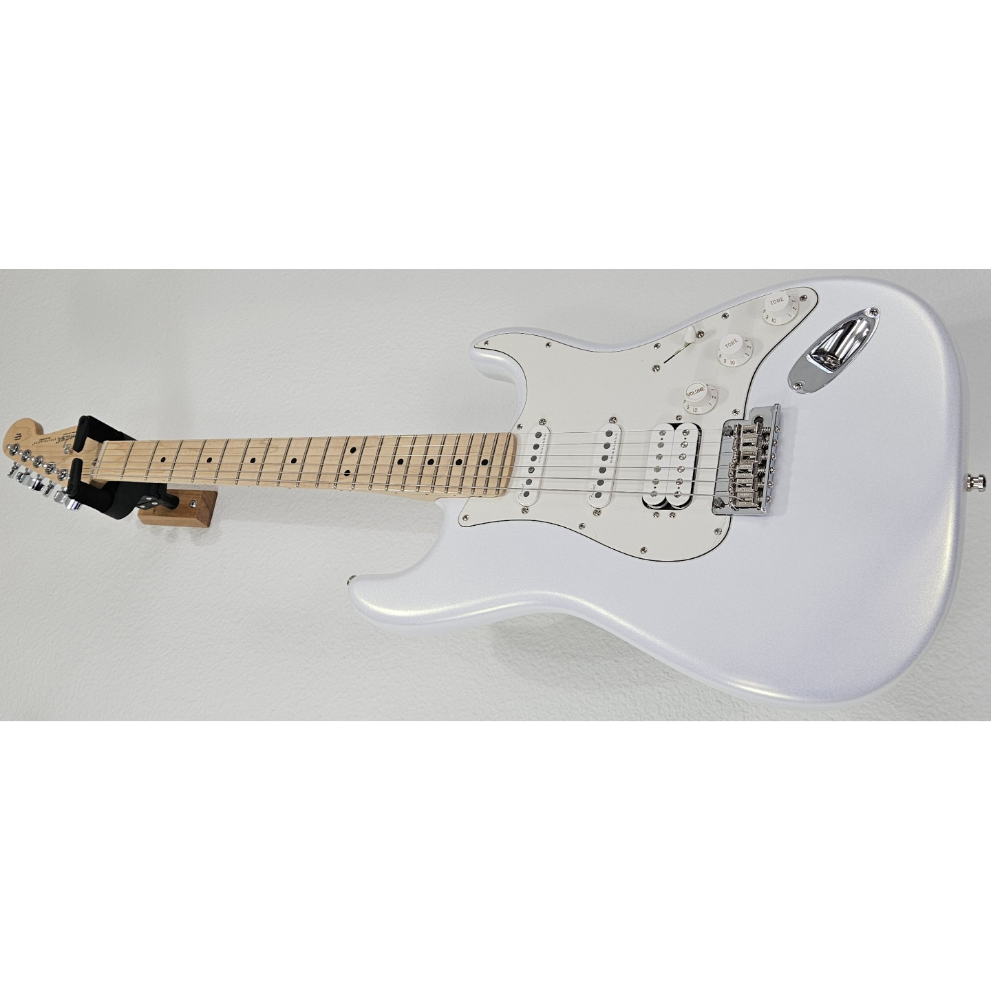 2023 Fender Juanes American Ultra Stratocaster Maple Fingerboard Luna White Electric Guitar