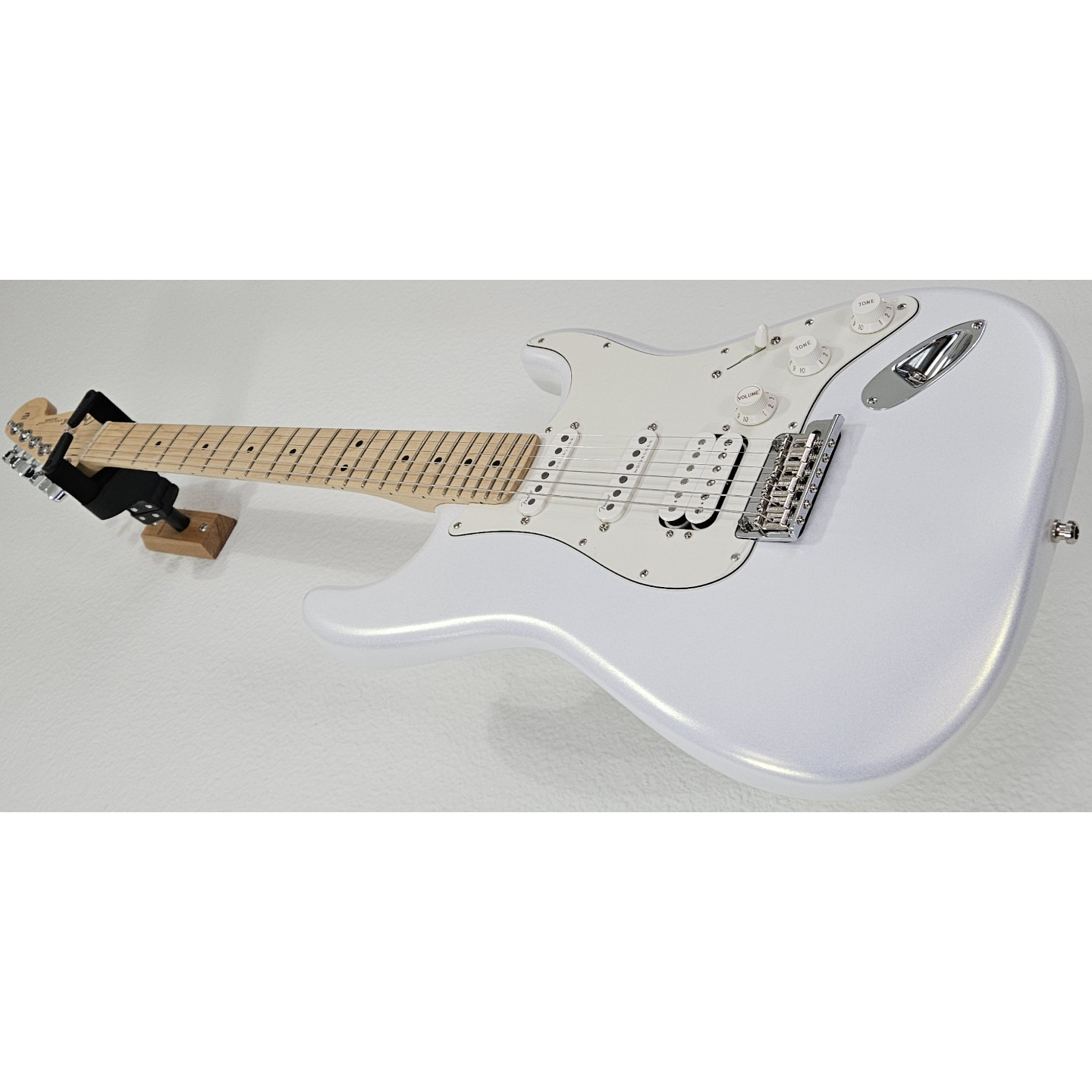 2023 Fender Juanes American Ultra Stratocaster Maple Fingerboard Luna White Electric Guitar