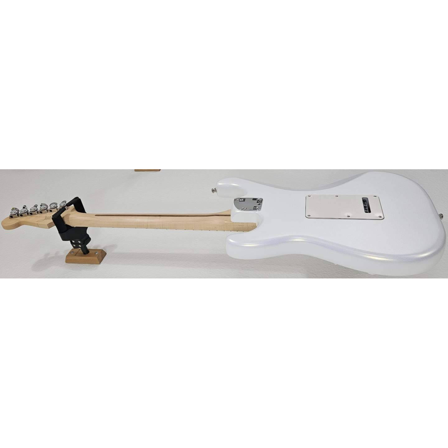 2023 Fender Juanes American Ultra Stratocaster Maple Fingerboard Luna White Electric Guitar