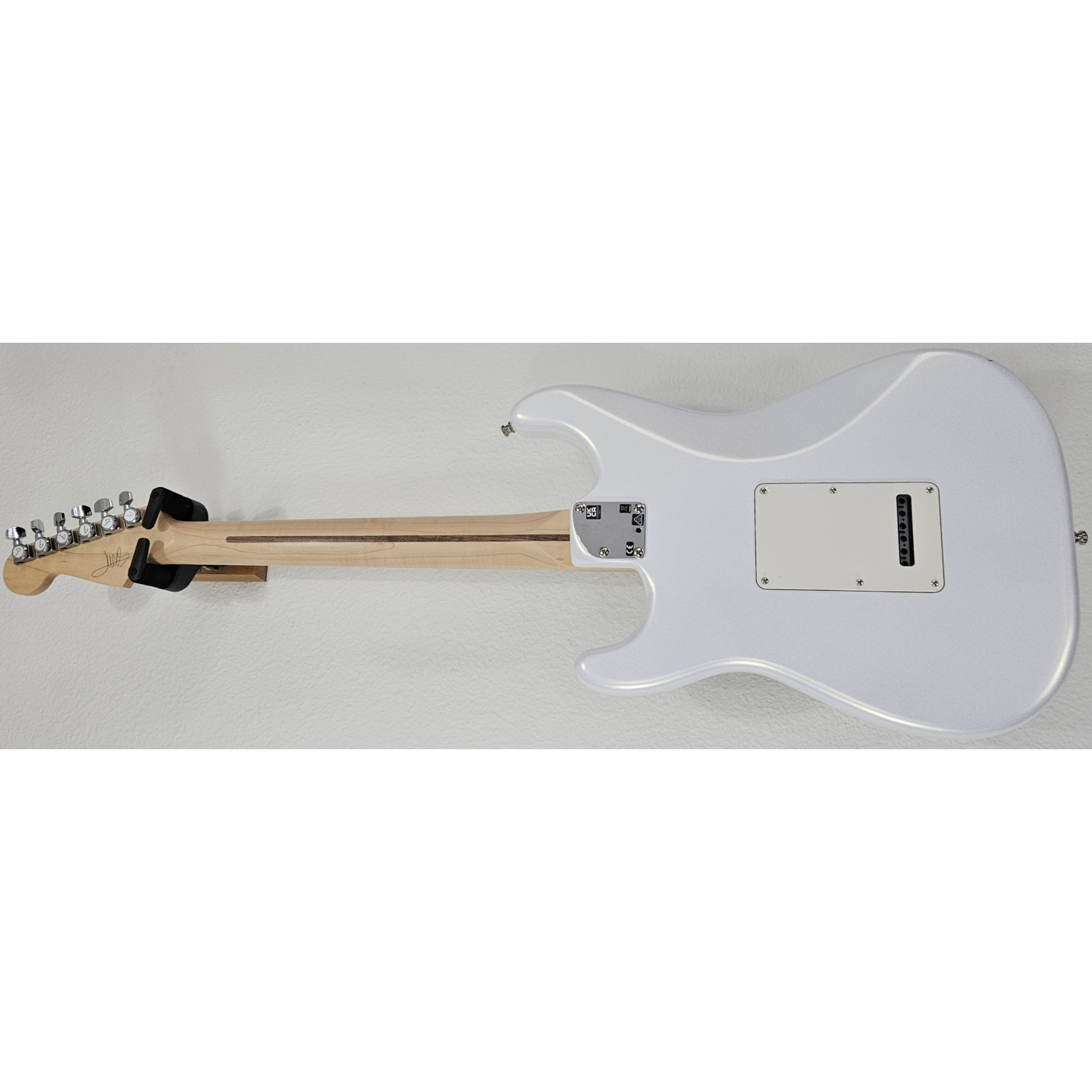 2023 Fender Juanes American Ultra Stratocaster Maple Fingerboard Luna White Electric Guitar