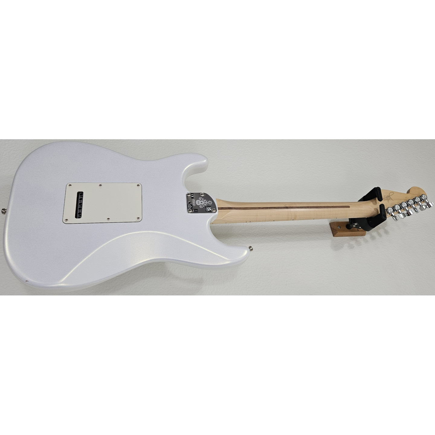 2023 Fender Juanes American Ultra Stratocaster Maple Fingerboard Luna White Electric Guitar