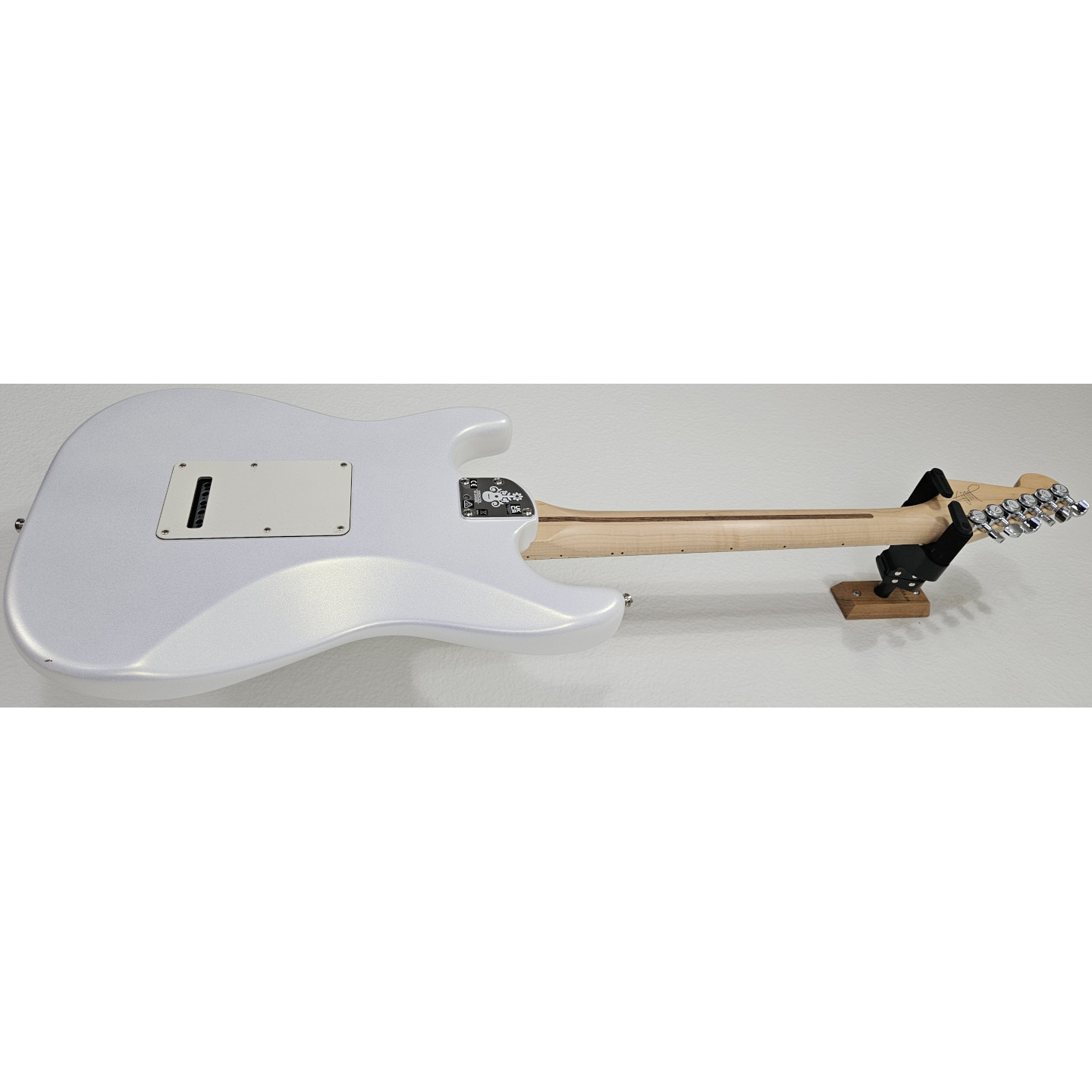 2023 Fender Juanes American Ultra Stratocaster Maple Fingerboard Luna White Electric Guitar